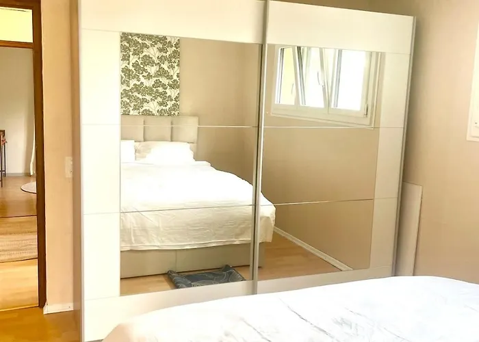 Comfortable A Stone's Throw From Nyon Apartament