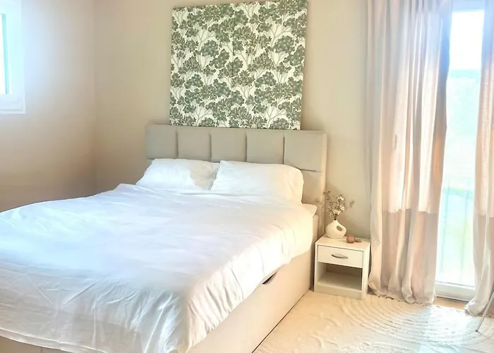 Comfortable A Stone's Throw From Nyon Duillier