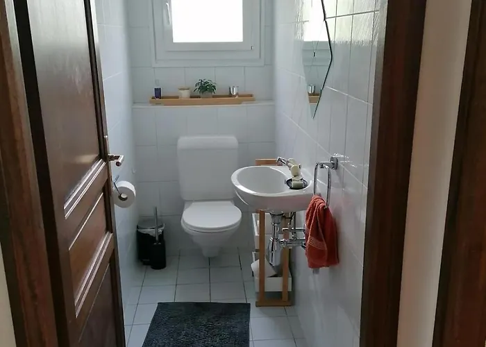 Comfortable A Stone's Throw From Nyon Apartament